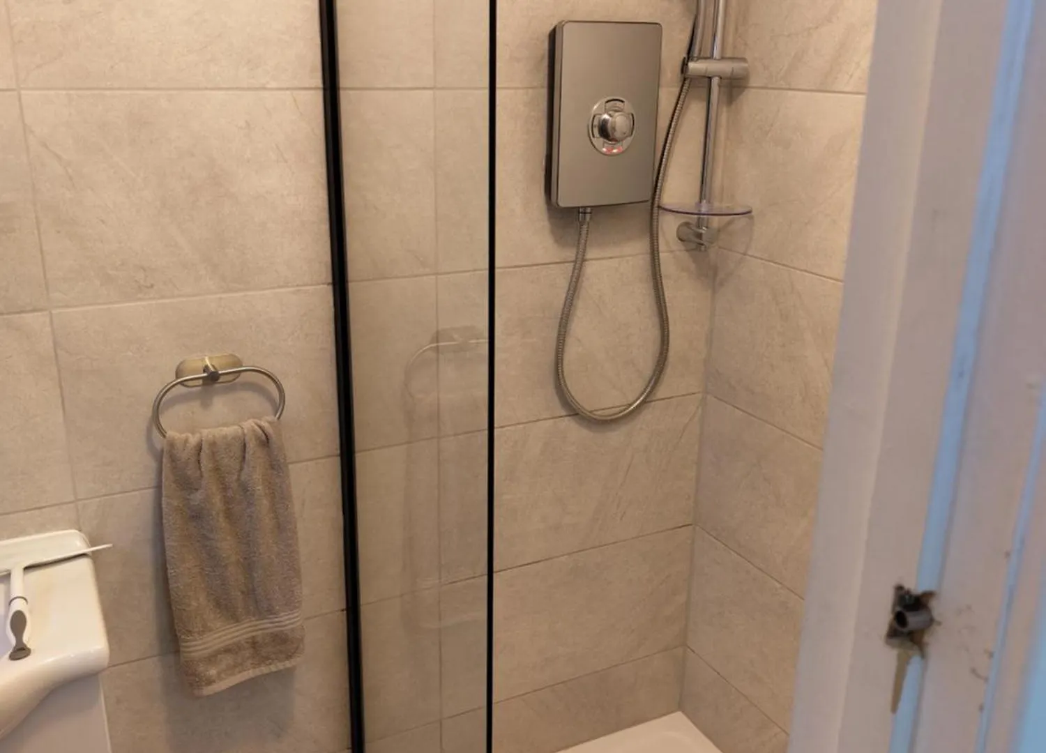 Flat by the High Street Apartment Southall