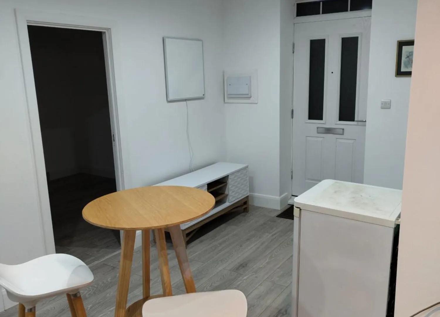 Flat by the High Street Apartment Southall 0*,
