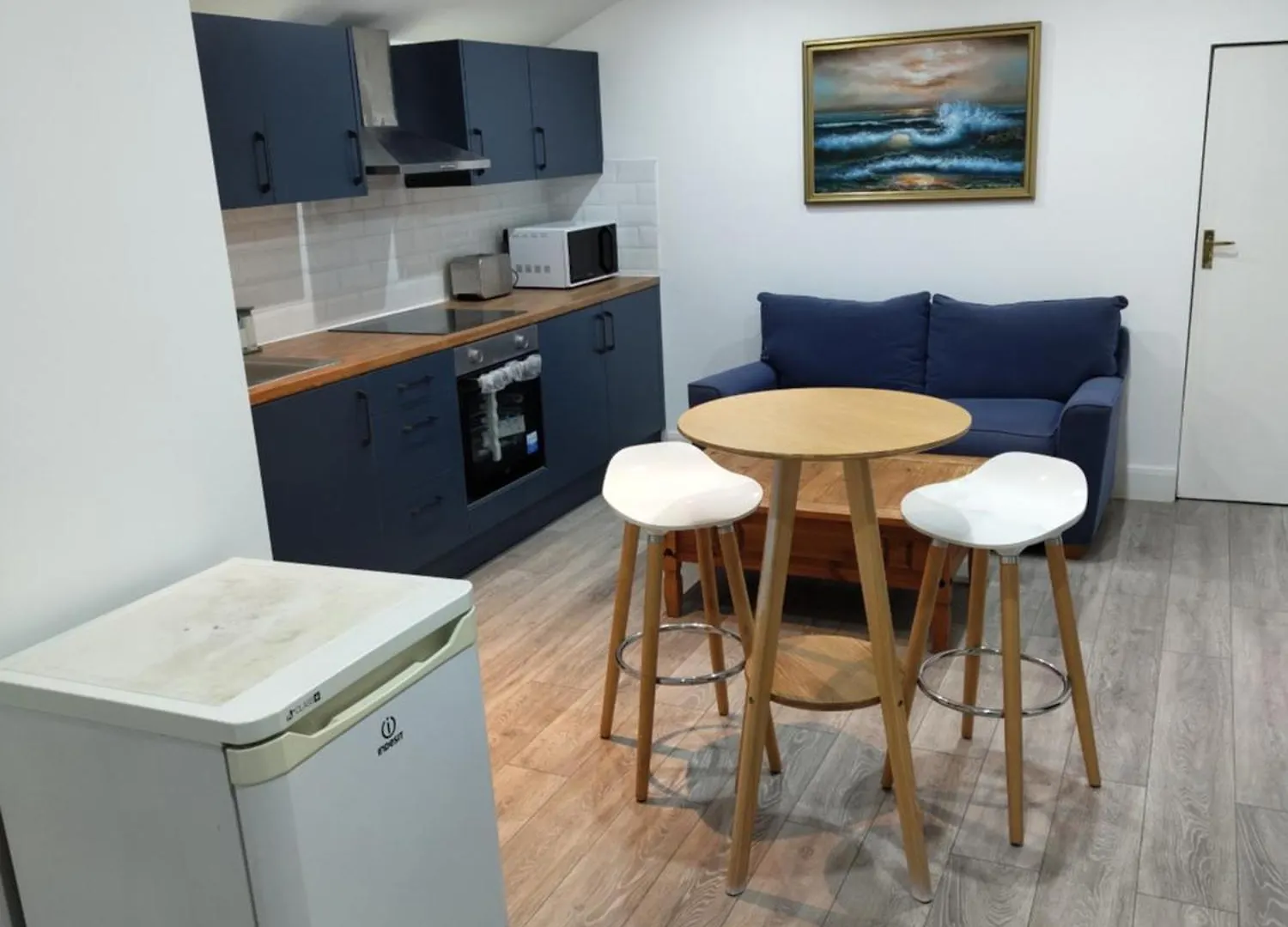 Flat by the High Street Apartment Southall