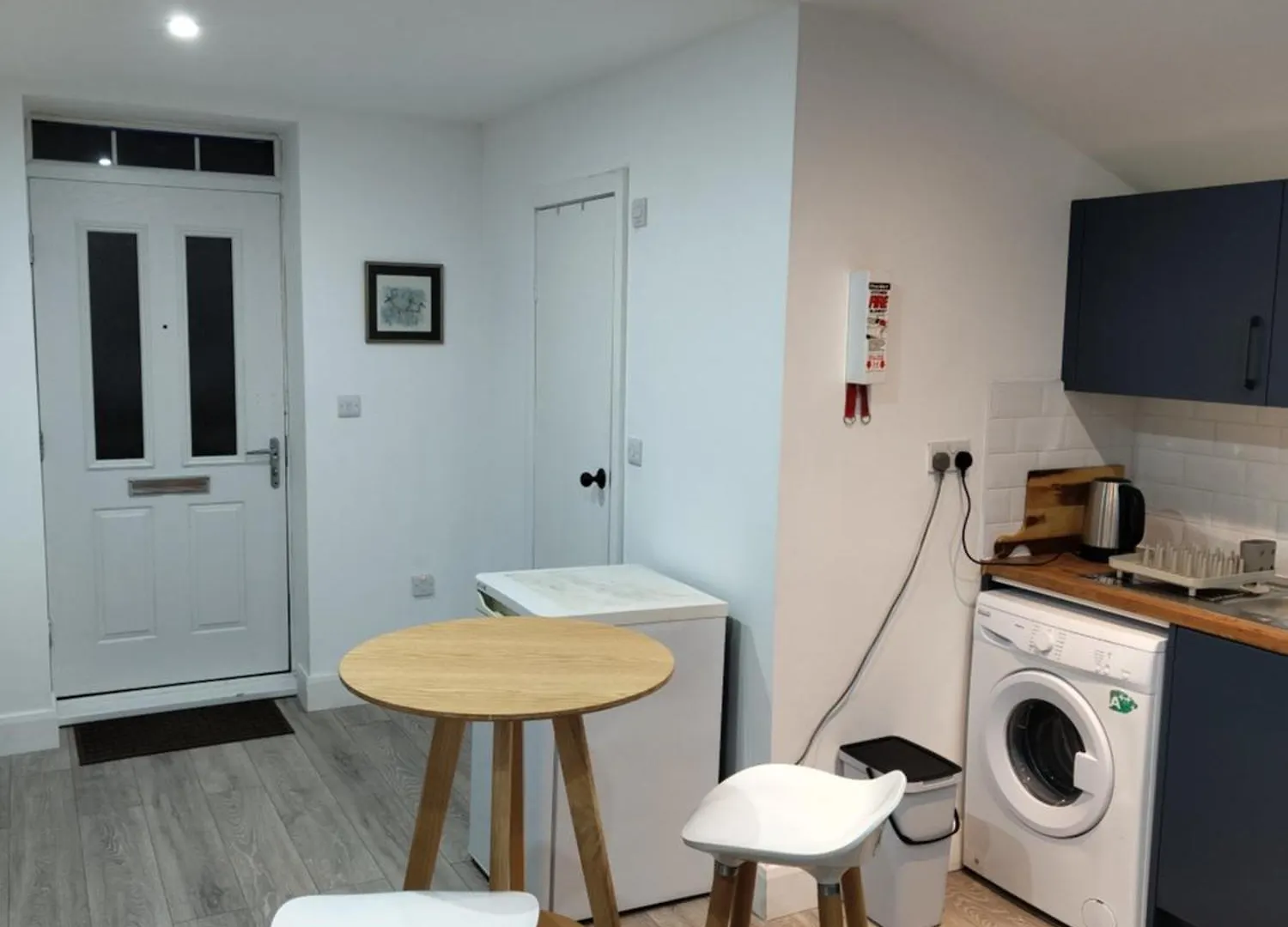 Flat by the High Street Apartment Southall 0*,